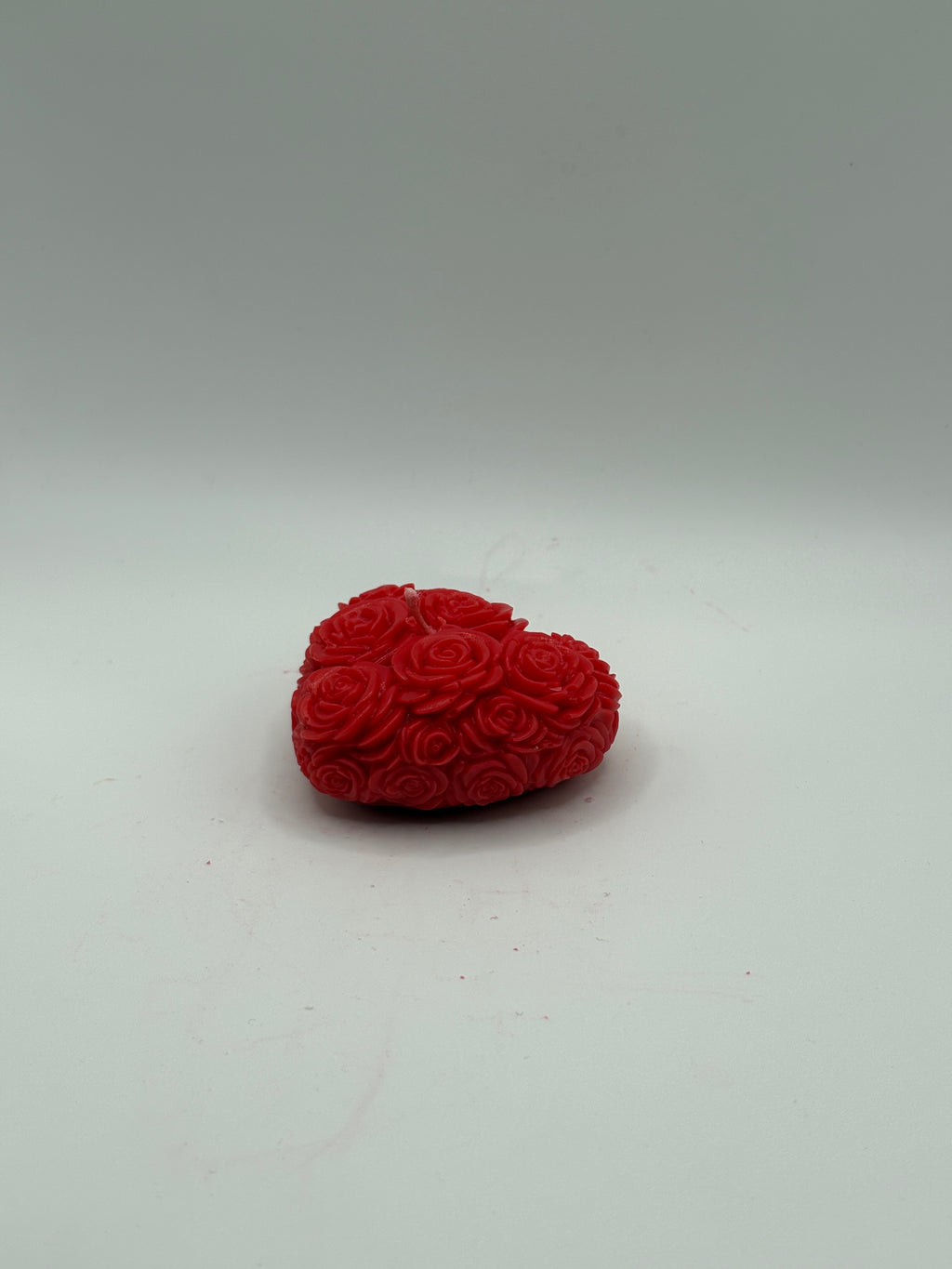 Małe serce w różach